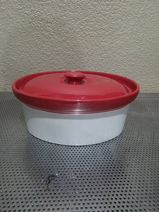 Cordon Bleu Other - Cordon Bleu 3 Quart Oval Casserole Dish W/ Lid Red White Vintage
